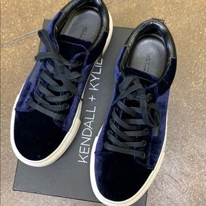 Kendall + Kylie dark blue fabric platformsneakers